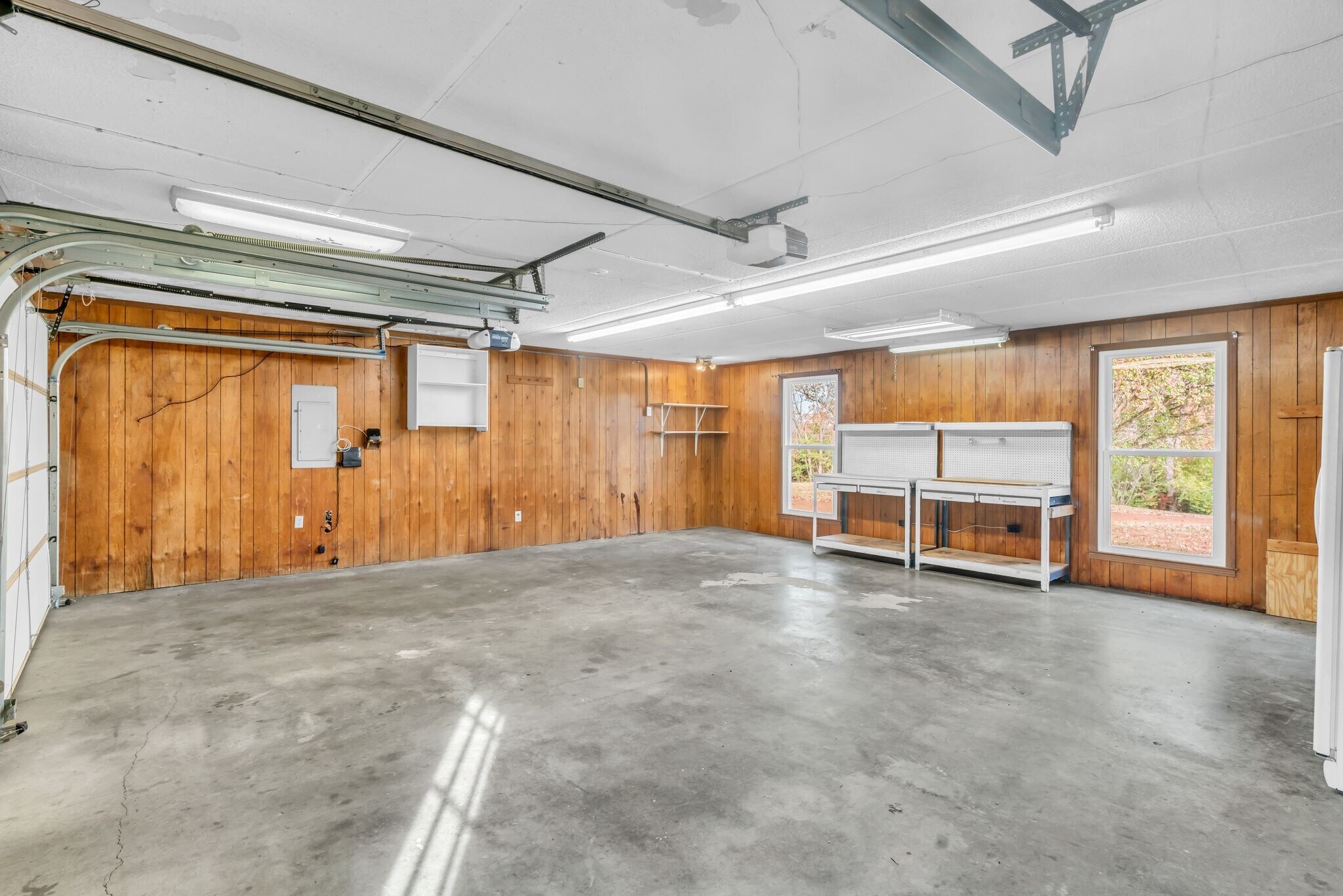 Building Photo - 341 Hickory Dr