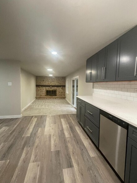 Building Photo - 6580 Fairway Dr W