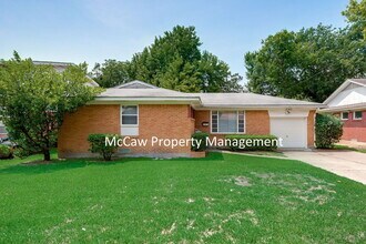 Building Photo - 2149 Utica Dr