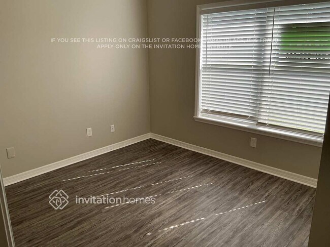 Building Photo - 2346 Somerset Rd