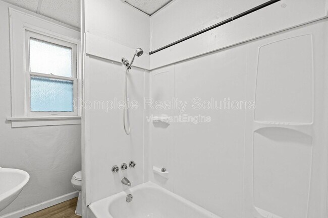 Building Photo - 4765 Goethe Ave