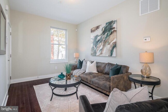 Building Photo - 2012 W Girard Ave