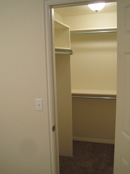 Building Photo - 268 Pioneer Cir