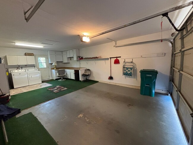 Building Photo - Fantastic Summer Getaway, Short Term Furni...