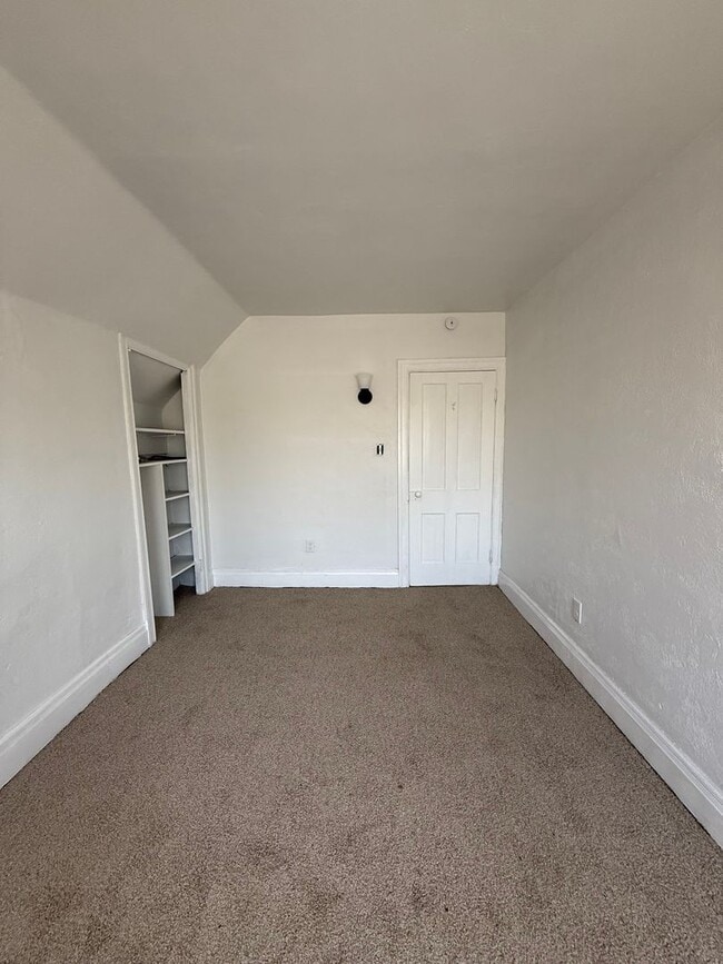 Building Photo - Charming 2-Bedroom, 1-Bath Home