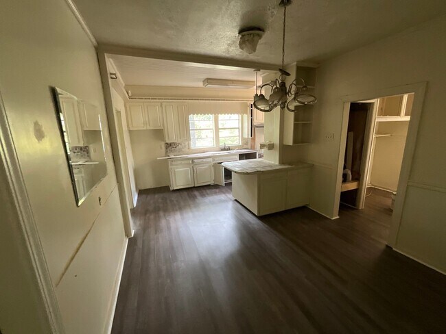 Building Photo - 262 Dona Ave