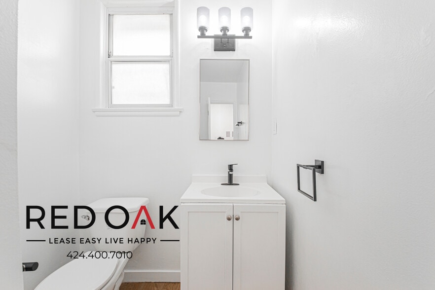 Building Photo - 820 S Gramercy Pl