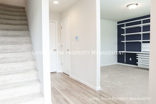 Building Photo - Spacious Townhome in Bethany with an Offic...
