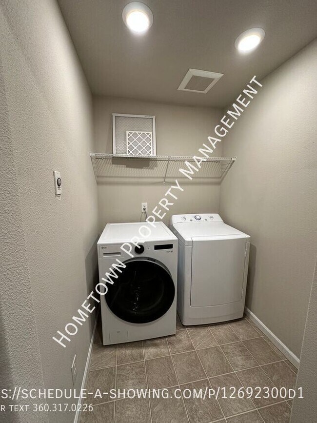 Building Photo - 3332 Juno Ct NE