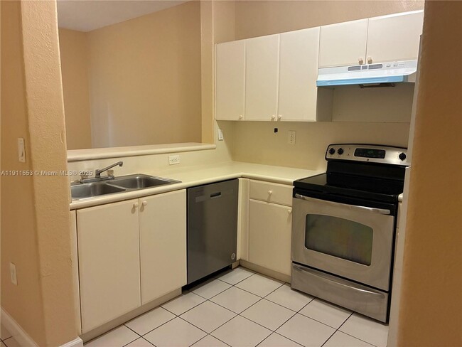 Building Photo - 1536 SE 25th St