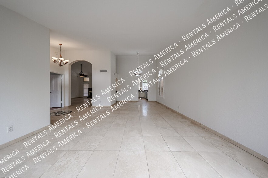 Building Photo - 532 E Stonebridge Dr