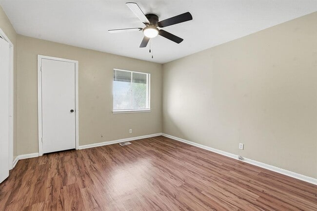 Building Photo - 8809 Dawnridge Cir