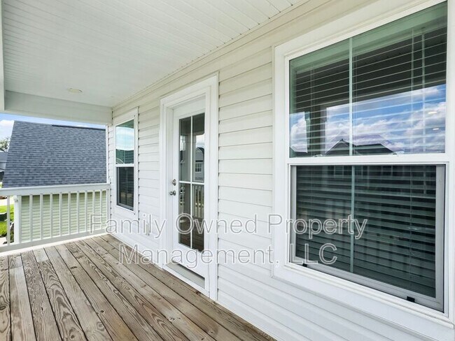 Building Photo - 302 Red Leaf Blvd
