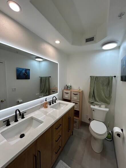 Building Photo - 3460 S Centinela Ave