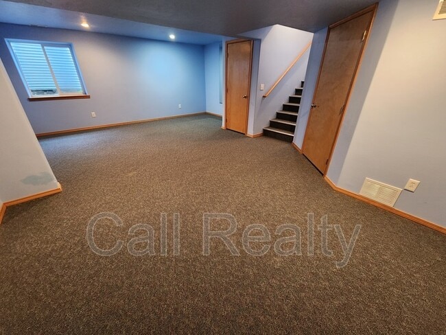 Building Photo - 916 Rees Ln