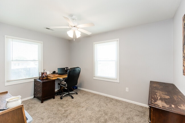 Building Photo - 1314 W 9th St