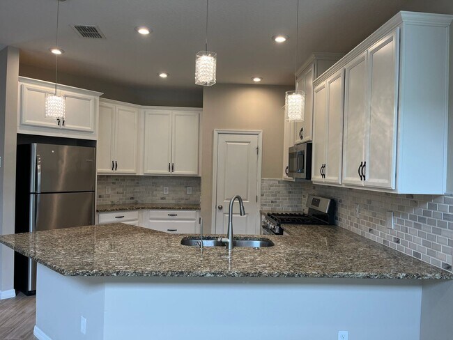 Building Photo - 2601 Pinnacle Ln