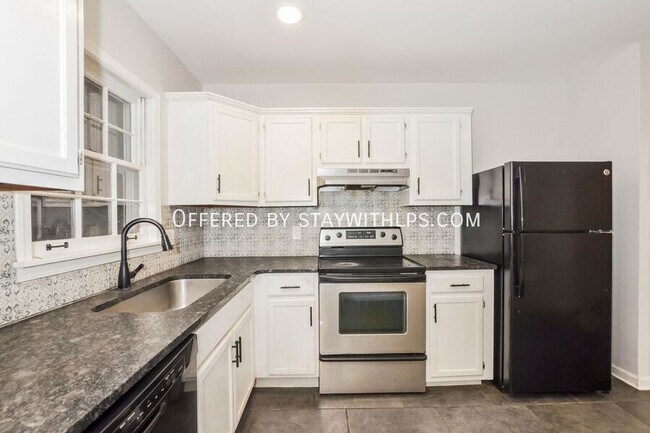 Building Photo - 820 Loeb St