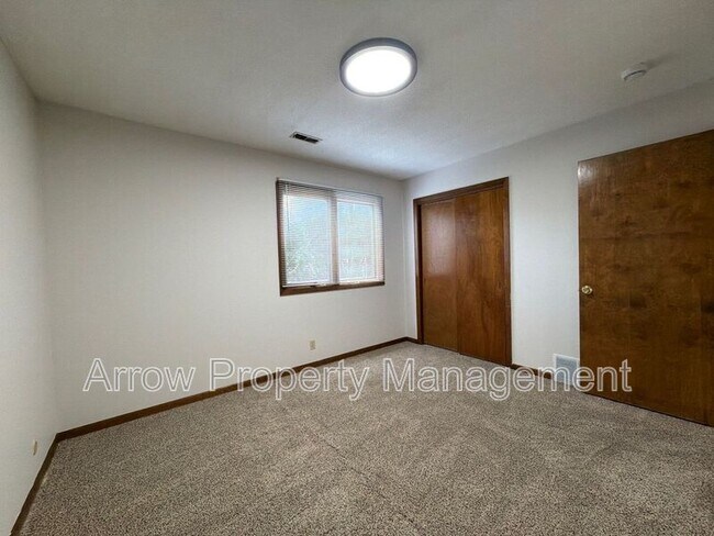 Building Photo - 3831 S 46th St