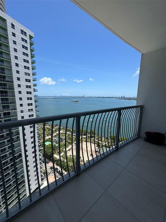 Building Photo - 1750 N Bayshore Dr