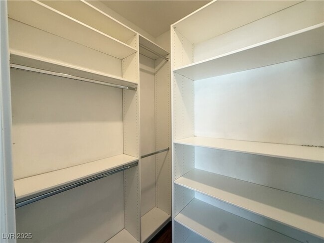 Building Photo - 525 Mossy Cup St