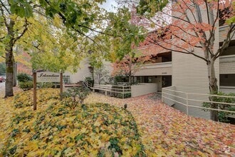 Building Photo - 2bd/1.75ba Mercer Island Condo