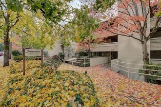 Building Photo - 2bd/1.75ba Mercer Island Condo