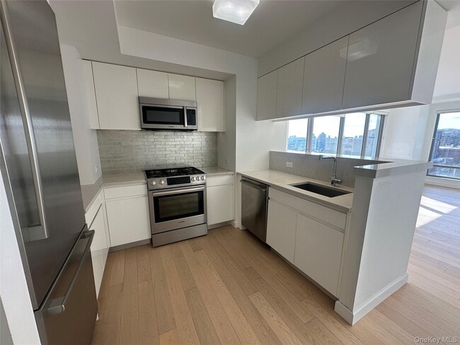 Building Photo - 138-35 39th Ave