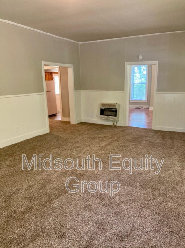 Building Photo - 420 N McLemore Ave