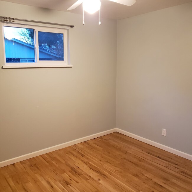 Building Photo - 397 S Revere St