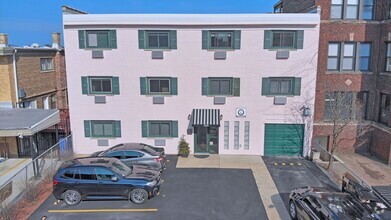 Building Photo - Beach House Chicago