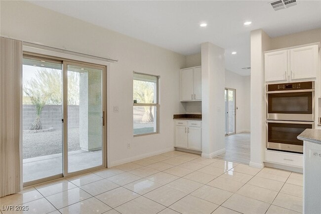 Building Photo - 1068 Riddle Glen St