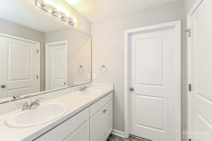 Building Photo - 11357 John Rutledge Pl