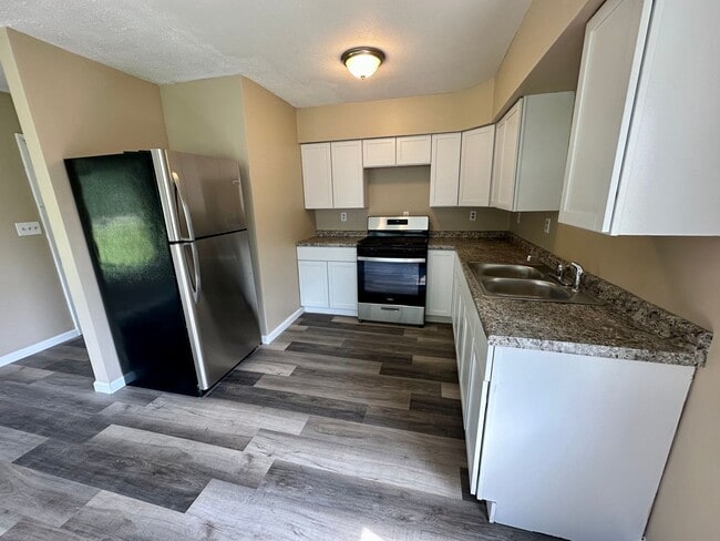 Building Photo - 2 Bedroom,  Close to Park