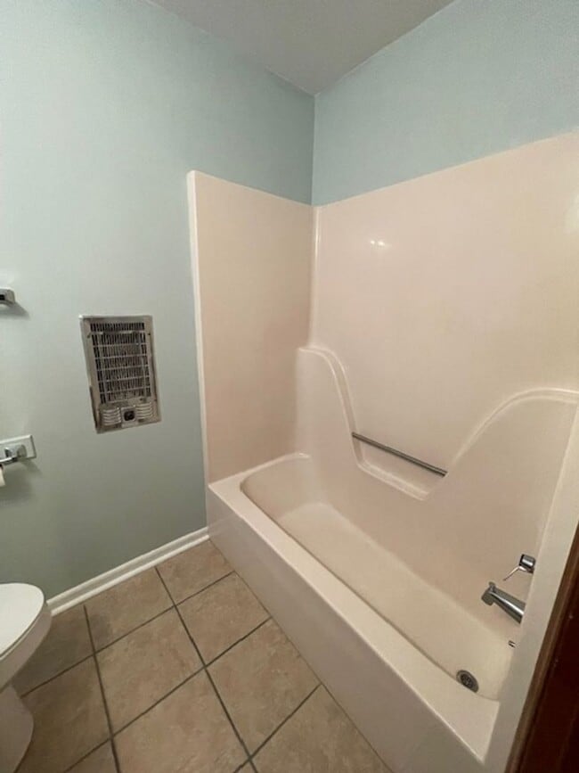 Building Photo - Must see this Adorable 1 bedroom 1 bath apartment . Located in Dallas