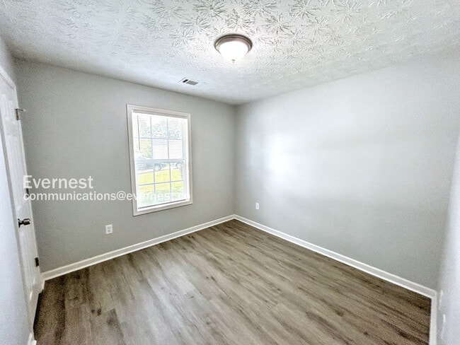 Building Photo - 242 Bridgeport Ln