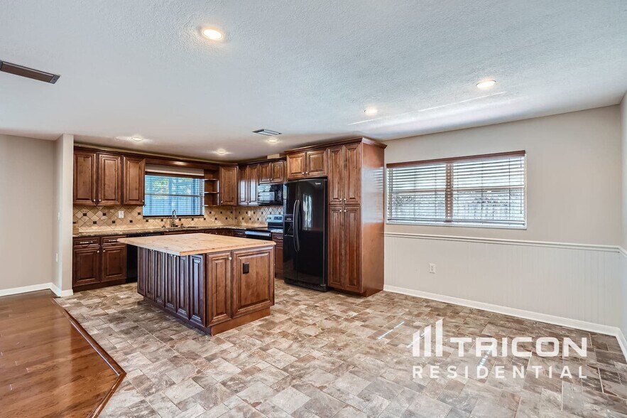 Building Photo - 2062 Southpointe Dr