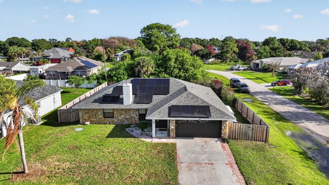 Building Photo - 481 SW Aster Rd