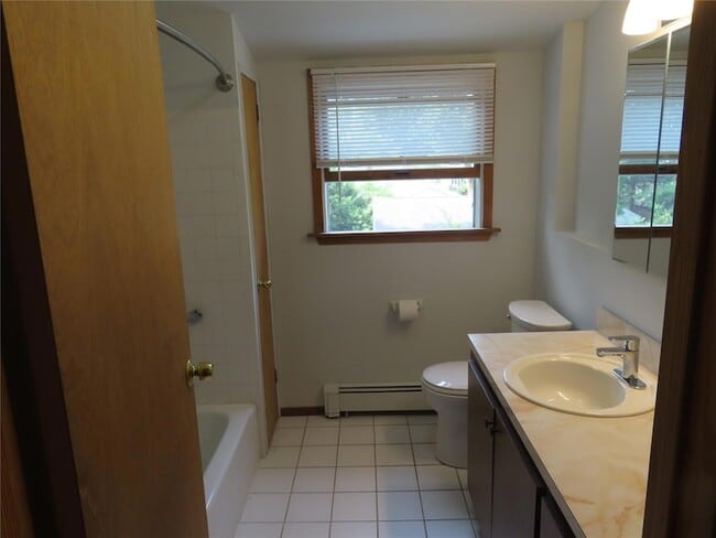Building Photo - 120 Cerny Pl