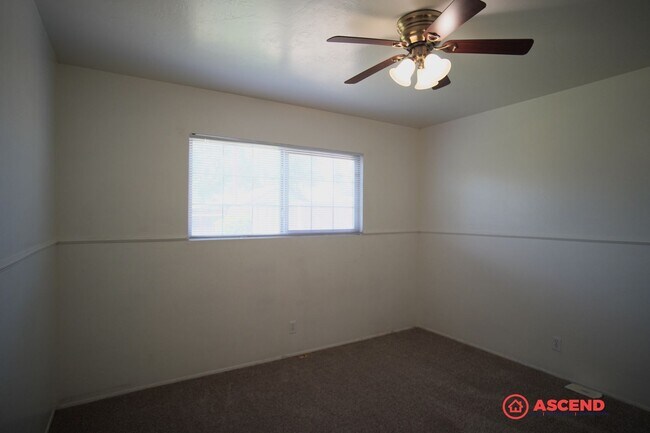 Building Photo - Cute Home Near Valley Plaza Mall!