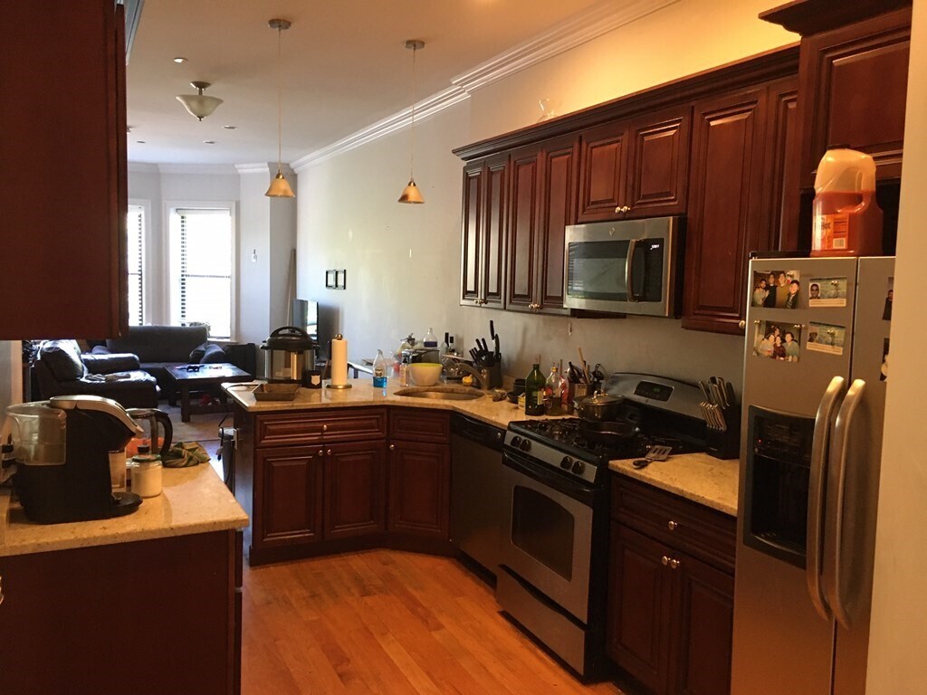 Building Photo - 1081 Beacon St