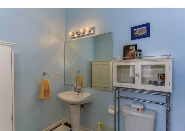 Building Photo - 5236 Summer Crescent