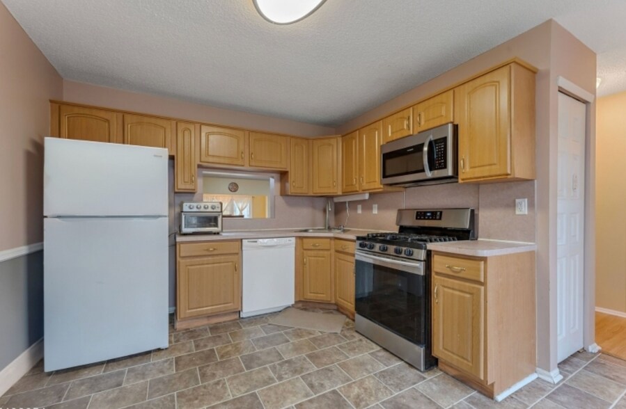 Building Photo - 403 Red Crest Ln