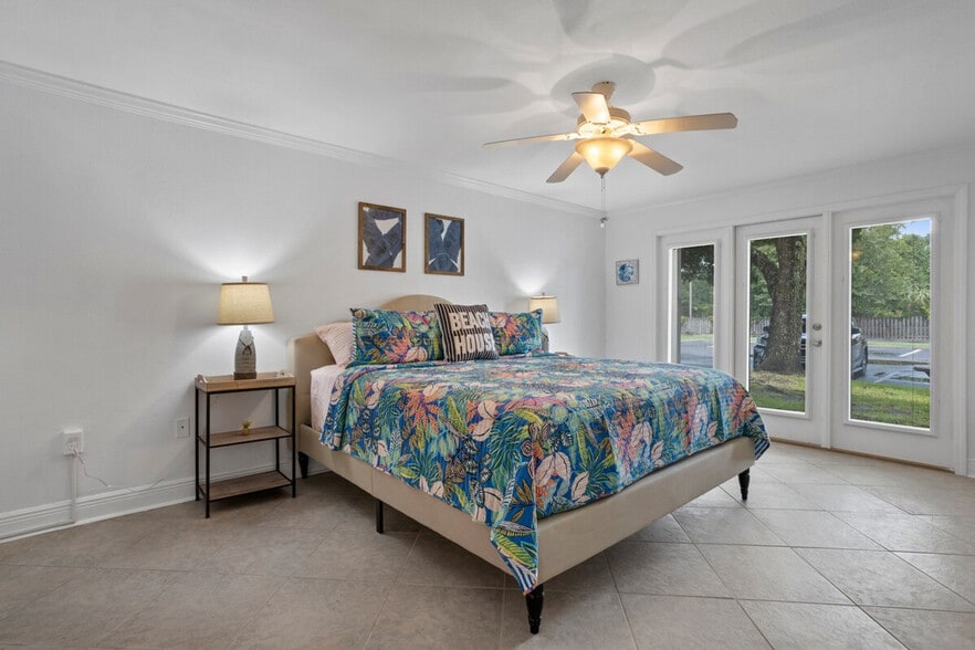 Building Photo - 2046 Beach Blvd