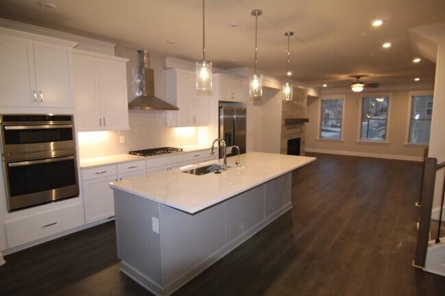 Building Photo - 1329 Rosen Rd