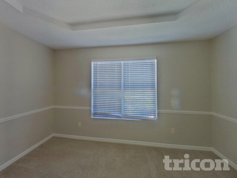 Building Photo - 12739 Serenade Cir N