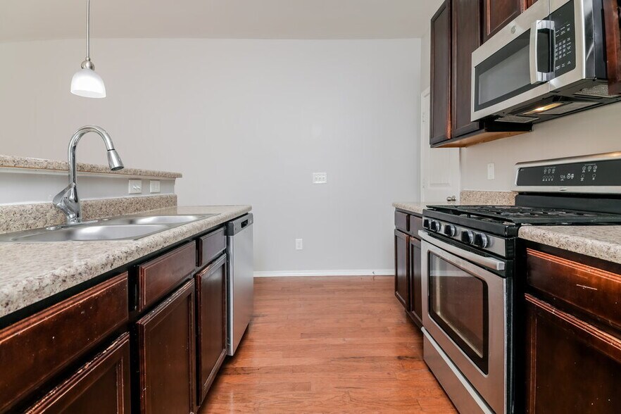 Building Photo - 547 Kerriann Ln