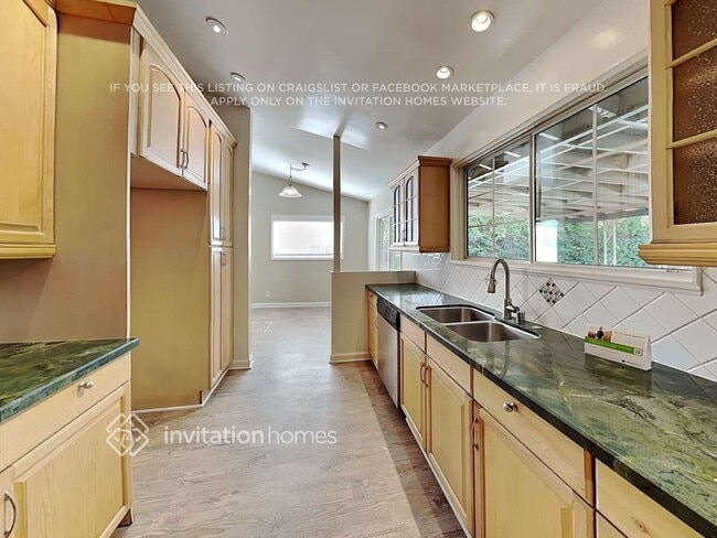 Building Photo - 18612 Arminta St