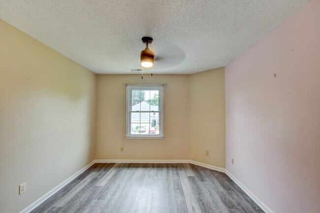 Building Photo - 922 Willow Point
