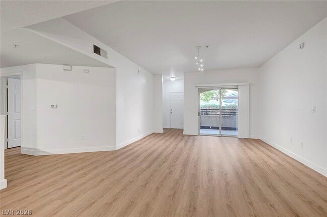 Building Photo - 2291 W Horizon Ridge Pkwy